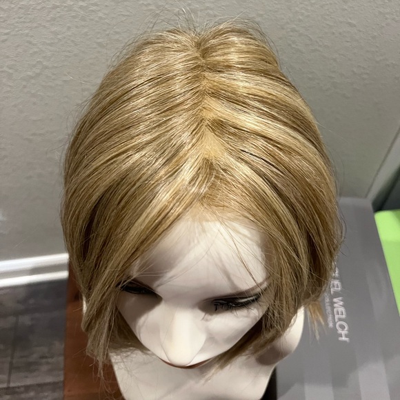 Raquel Welch On Point
Pale Golden Honey RL16/88 - Picture 5 of 10